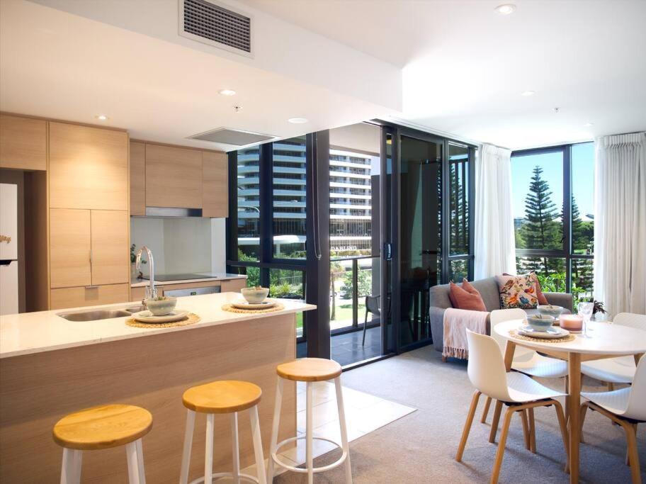 Broadbeach Stunner Modern And Central Голд-Кост Экстерьер фото
